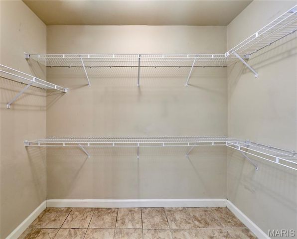 2612 McKnight Crossing Court, St Louis, MO 63124