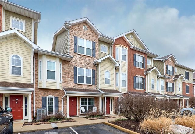 2612 McKnight Crossing Court, St Louis, MO 63124