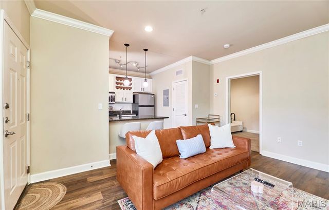 2612 McKnight Crossing Court, St Louis, MO 63124