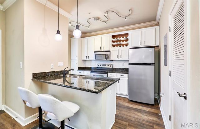 2612 McKnight Crossing Court, St Louis, MO 63124