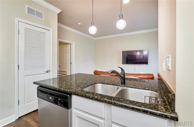 2612 McKnight Crossing Court, St Louis, MO 63124