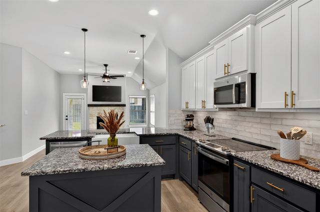 125 Maverick Lane, Pilot Point, TX 76258