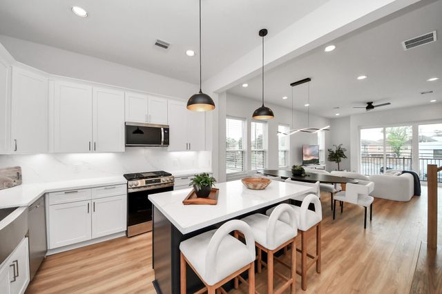 2428 Ella Boulevard, Houston, TX 77008