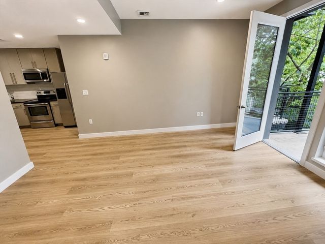 35 S. Huntington Ave 603, Boston, MA 02130