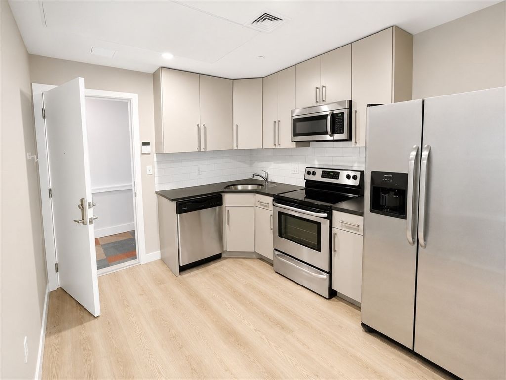 35 S. Huntington Ave 603, Boston, MA 02130