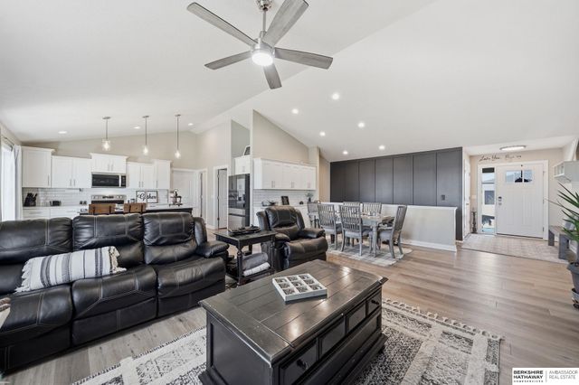 10330 S 77th Street, Lincoln, NE 68516