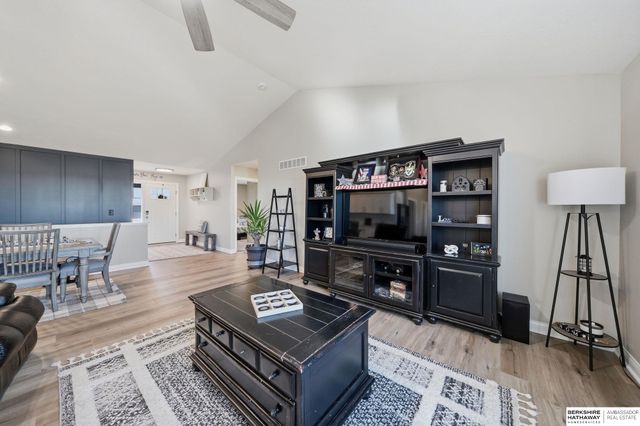 10330 S 77th Street, Lincoln, NE 68516