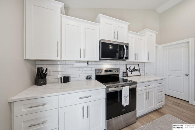 10330 S 77th Street, Lincoln, NE 68516