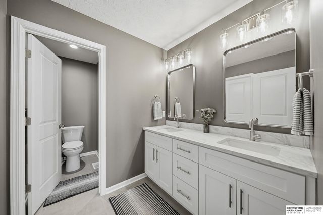 10330 S 77th Street, Lincoln, NE 68516