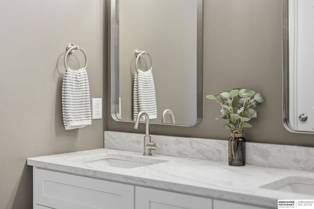 10330 S 77th Street, Lincoln, NE 68516