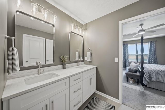 10330 S 77th Street, Lincoln, NE 68516