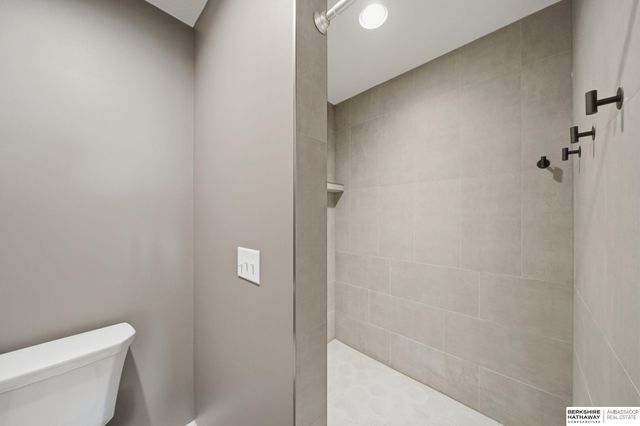 10330 S 77th Street, Lincoln, NE 68516