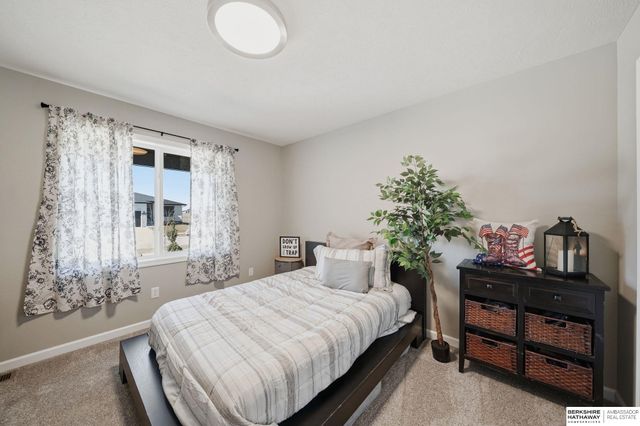 10330 S 77th Street, Lincoln, NE 68516