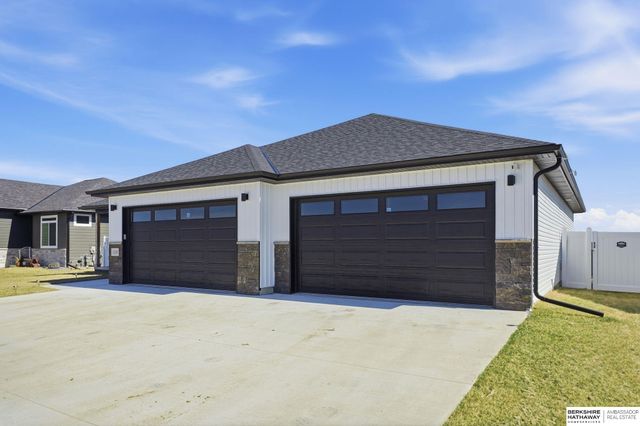 10330 S 77th Street, Lincoln, NE 68516