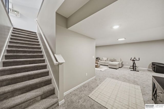 10330 S 77th Street, Lincoln, NE 68516