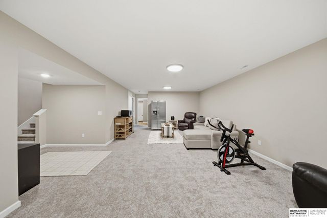 10330 S 77th Street, Lincoln, NE 68516