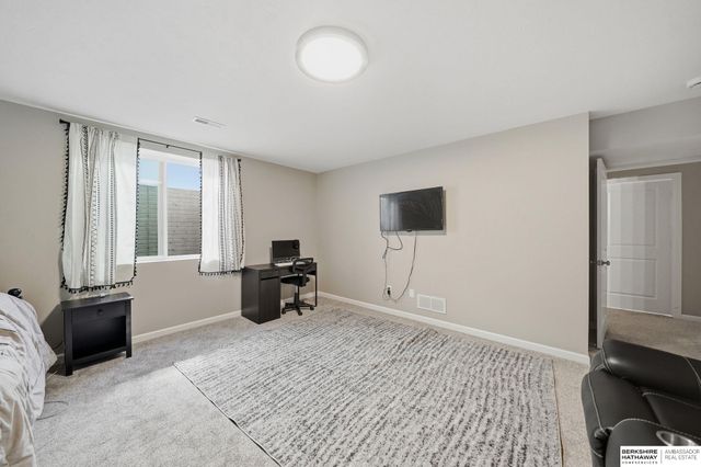 10330 S 77th Street, Lincoln, NE 68516