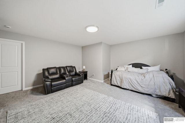 10330 S 77th Street, Lincoln, NE 68516