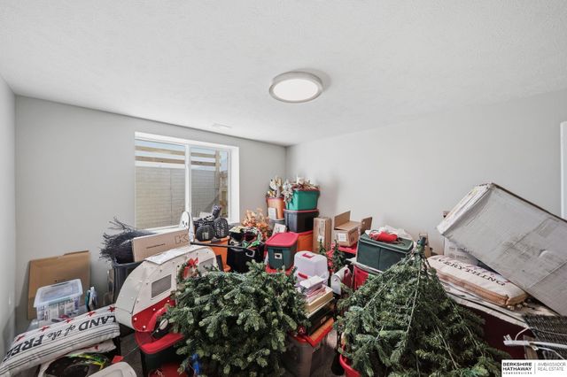 10330 S 77th Street, Lincoln, NE 68516