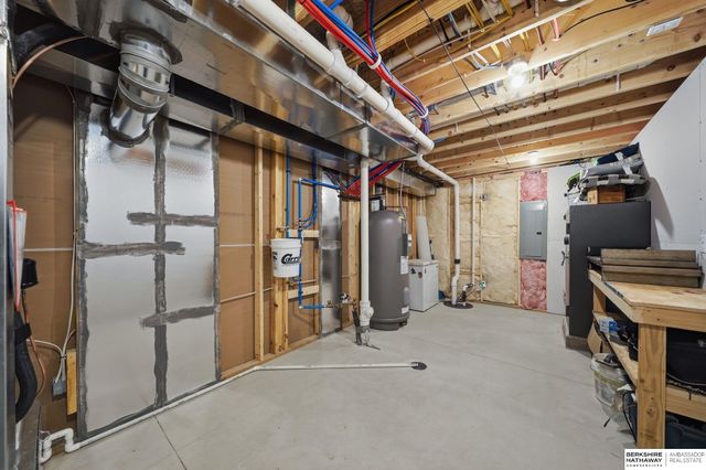 10330 S 77th Street, Lincoln, NE 68516