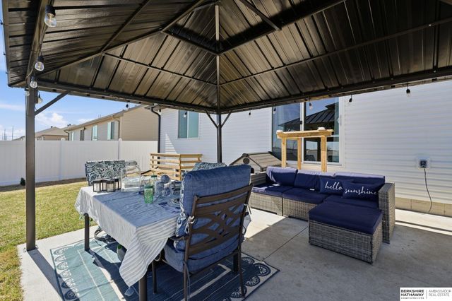 10330 S 77th Street, Lincoln, NE 68516