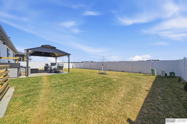 10330 S 77th Street, Lincoln, NE 68516