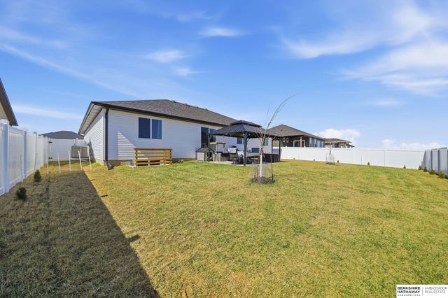 10330 S 77th Street, Lincoln, NE 68516