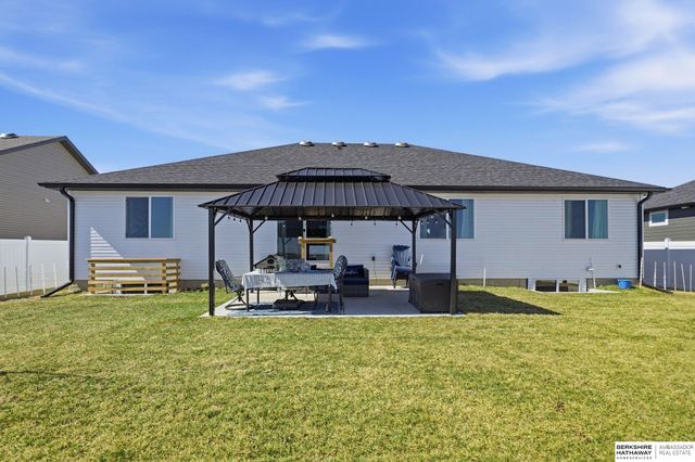 10330 S 77th Street, Lincoln, NE 68516