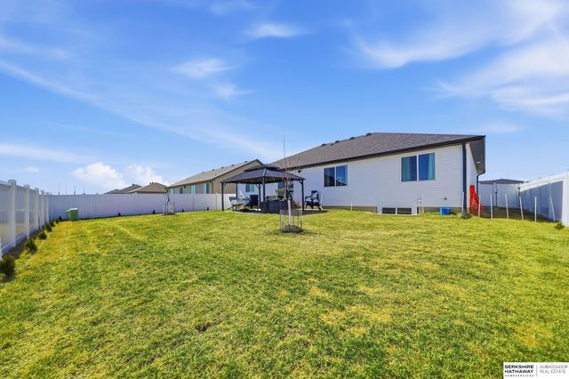 10330 S 77th Street, Lincoln, NE 68516