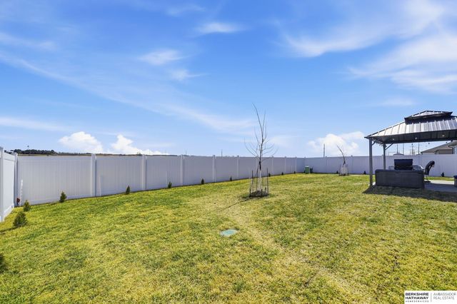 10330 S 77th Street, Lincoln, NE 68516