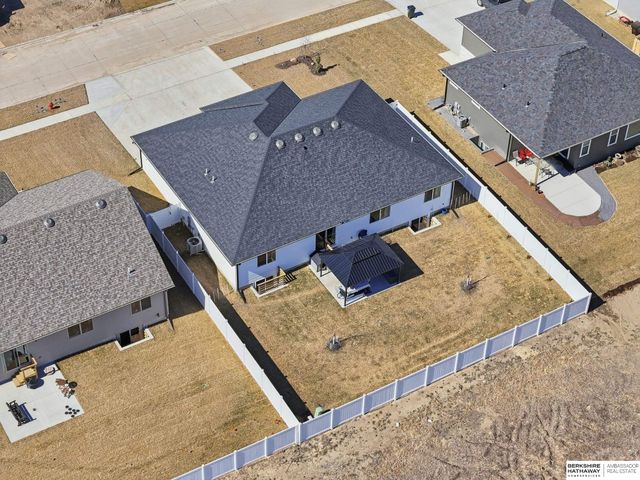 10330 S 77th Street, Lincoln, NE 68516