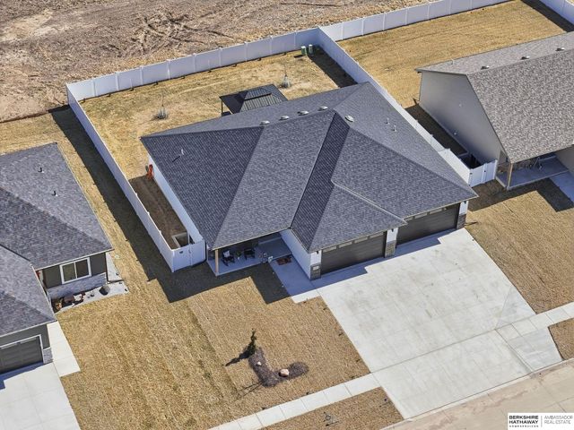 10330 S 77th Street, Lincoln, NE 68516