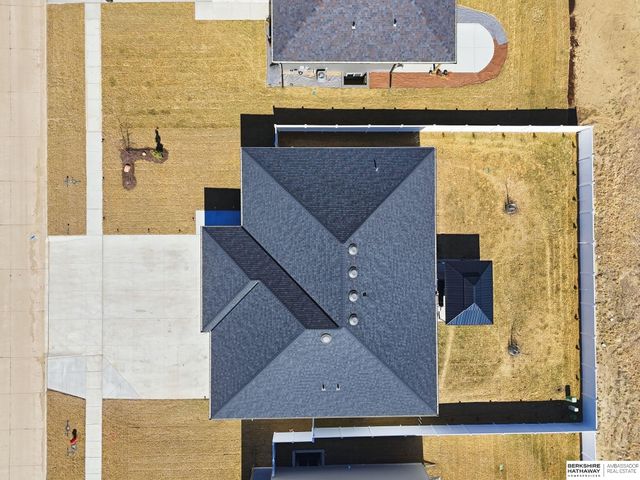 10330 S 77th Street, Lincoln, NE 68516