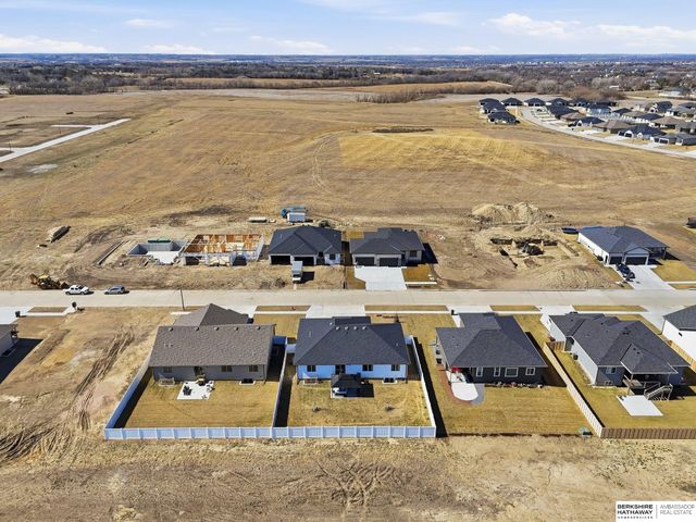 10330 S 77th Street, Lincoln, NE 68516