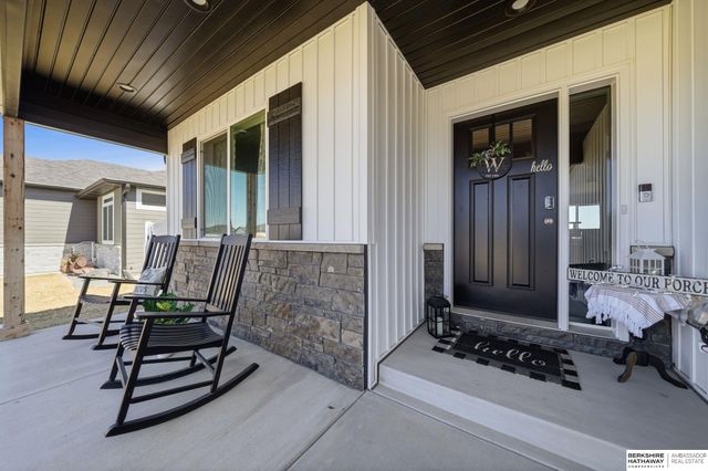 10330 S 77th Street, Lincoln, NE 68516