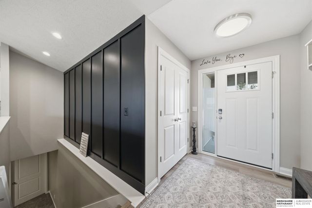 10330 S 77th Street, Lincoln, NE 68516