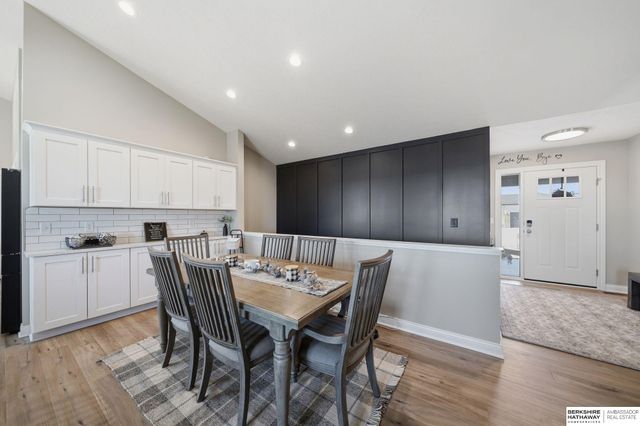 10330 S 77th Street, Lincoln, NE 68516