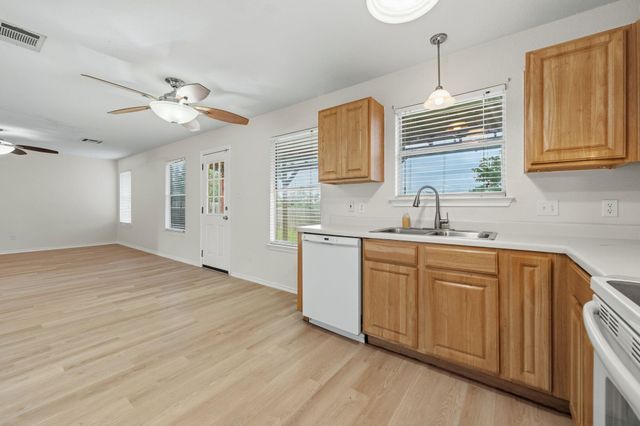 141 Meadow Park DR, Georgetown, TX 78626