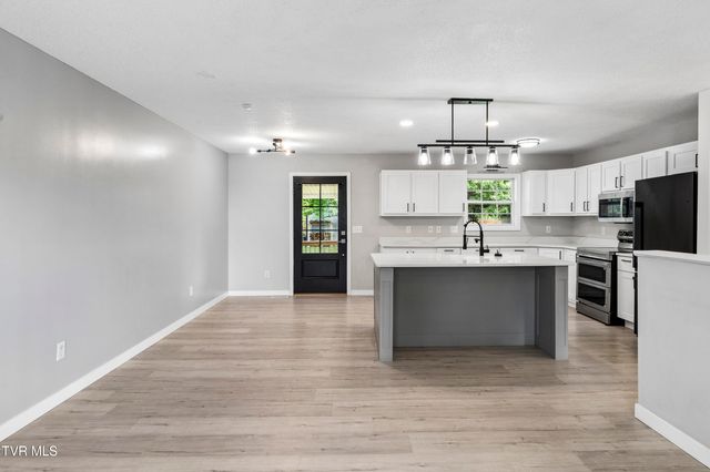 1111 Sycamore Creek Drive, Jonesborough, TN 37659
