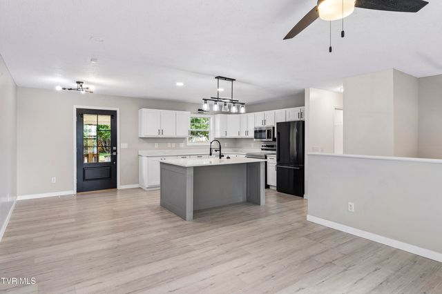 1111 Sycamore Creek Drive, Jonesborough, TN 37659