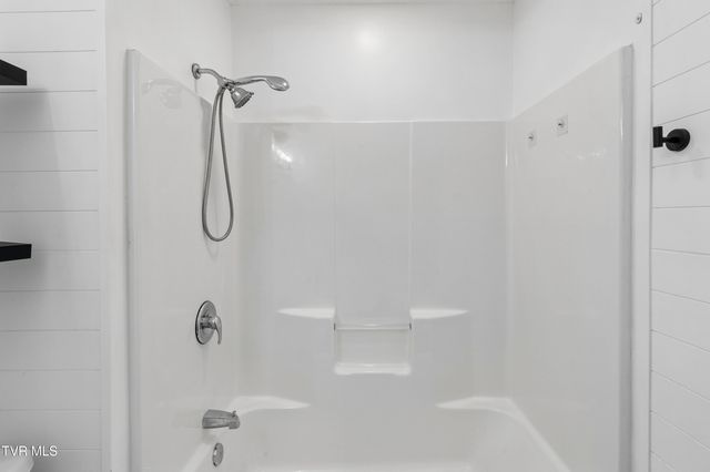1111 Sycamore Creek Drive, Jonesborough, TN 37659