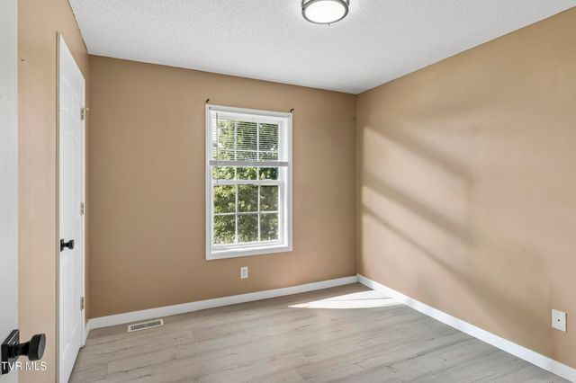 1111 Sycamore Creek Drive, Jonesborough, TN 37659