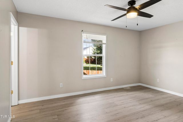 1111 Sycamore Creek Drive, Jonesborough, TN 37659