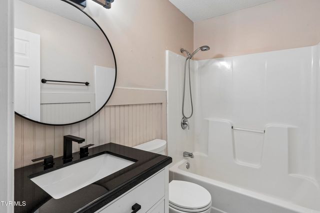 1111 Sycamore Creek Drive, Jonesborough, TN 37659