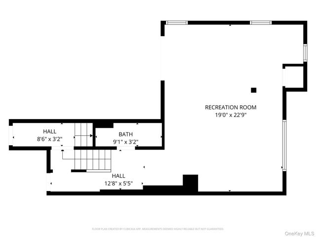 17 Stone Gate Court, Smithtown, NY 11787