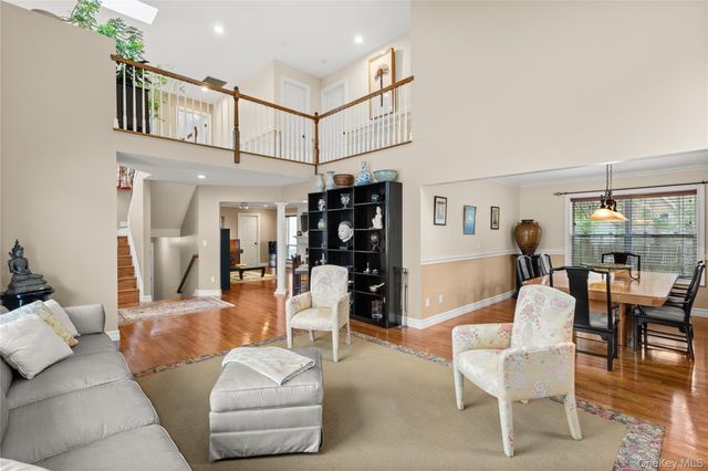 17 Stone Gate Court, Smithtown, NY 11787
