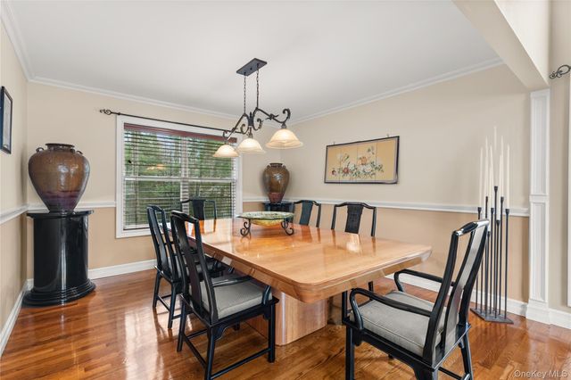 17 Stone Gate Court, Smithtown, NY 11787