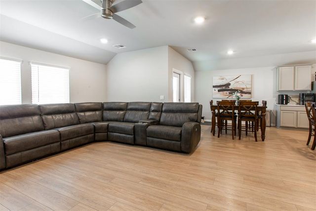 634 Park Place Drive, Newcastle, OK 73065