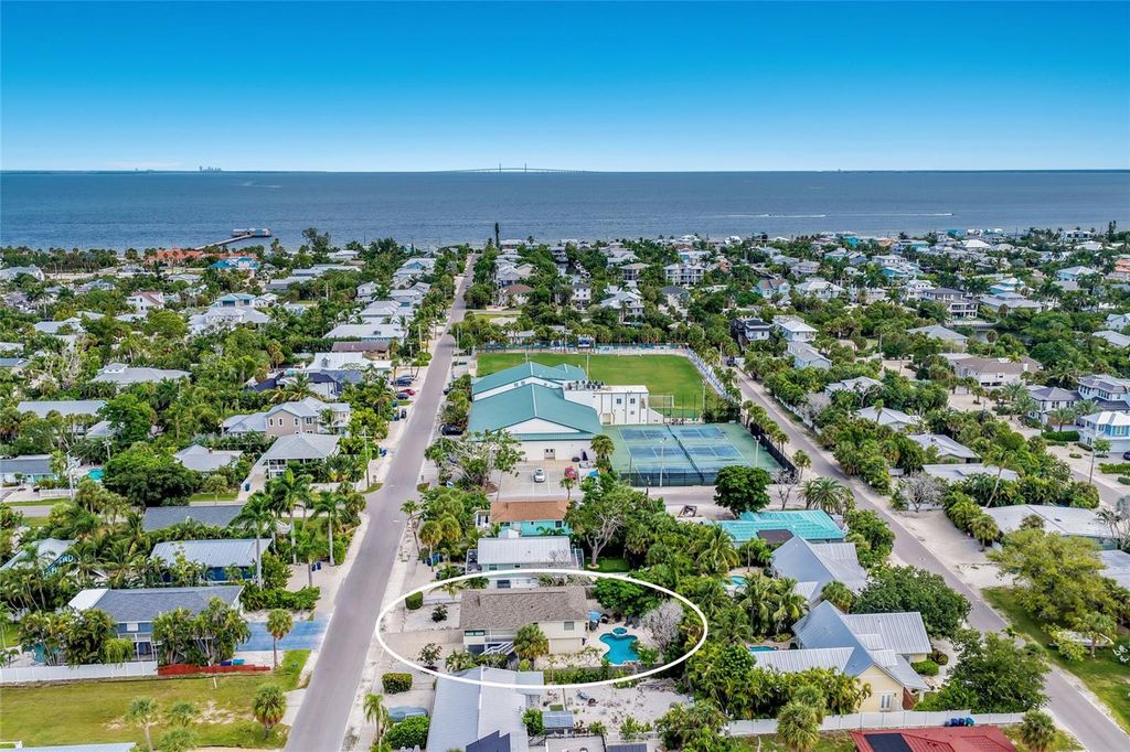 313 MAGNOLIA AVENUE, ANNA MARIA, FL 34216 — exterior