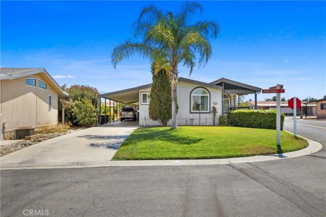 1300 W Menlo 217, Hemet, CA 92543